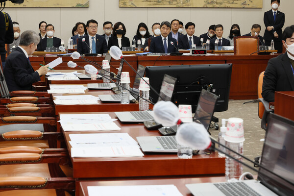 14일 오전 국회 교육위원회에서 여당 의원들의 불참 속에 정순신 자녀 학교폭력 진상조사 및 학교폭력 대책 수립을 위한 청문회가 열리고 있다. 정 변호사는 지난달 31일 열렸던 앞선 청문회와 마찬가지로 불출석 사유서를 제출하고 출석하지 않았다. 2023.4.14. 연합뉴스