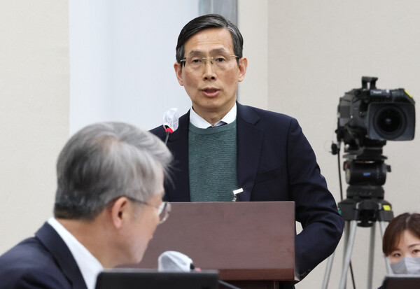 14일 오전 국회 교육위원회에서 열린 정순신 자녀 학교폭력 진상조사 및 학교폭력 대책 수립을 위한 청문회에서 송개동 변호사가 의원질의에 답변하고 있다. 2023.4.14. 연합뉴스