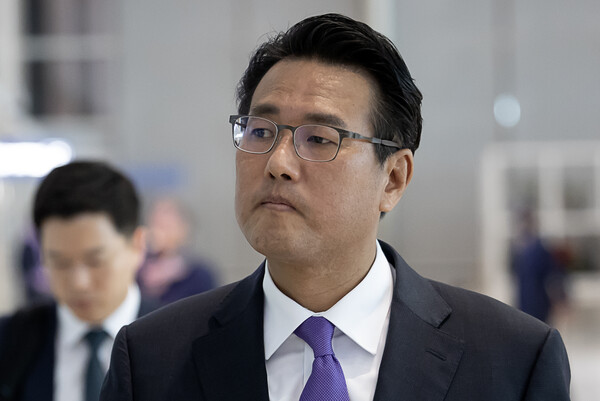 김태효 국가안보실 1차장이 윤석열 대통령의 미국 국빈 방문 최종 조율을 위해 11일 오전 인천국제공항 2터미널을 통해 출국하고 있다. 김 1차장은 이날 출국 전 기자들과 만나 