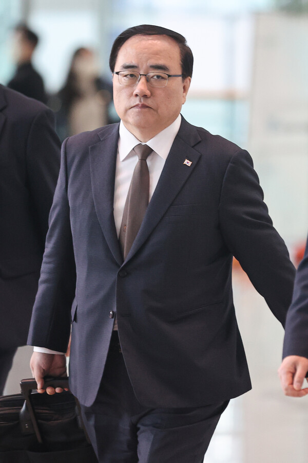 교체설에 휩싸였던 김성한 국가안보실장이 29일 전격 사퇴했다. 김성한 실장은 이날 오후 본인 명의의 언론공지를 통해 "오늘부로 국가안보실장 직에서 물러나고자 한다"고 밝혔다. 사진은 지난 5일 인천국제공항에서 미국으로 출국하는 김성한 실장. 2023.3.29. 연합뉴스