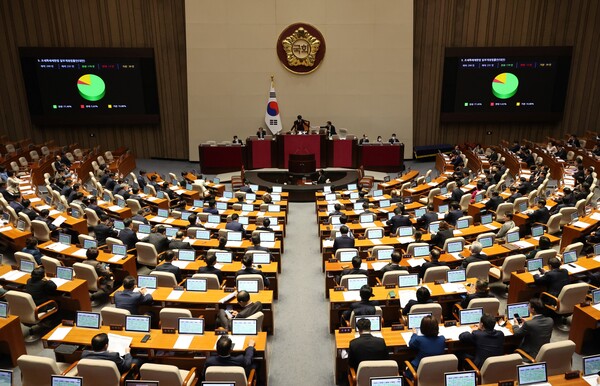 지난달 30일 국회 본회의에서 국내 반도체 산업 육성을 위한 조세특례제한법 개정안(이른바 'K칩스법')이 가결됐다. 2023.3.30. 연합뉴스