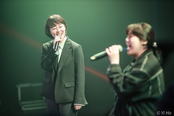 19일 서울 동교동에서 열린 촛불행동 1주년 기념식에서 노래패 우리나라가 공연을 하고 있다. 2023.4.19. 사진작가 이호