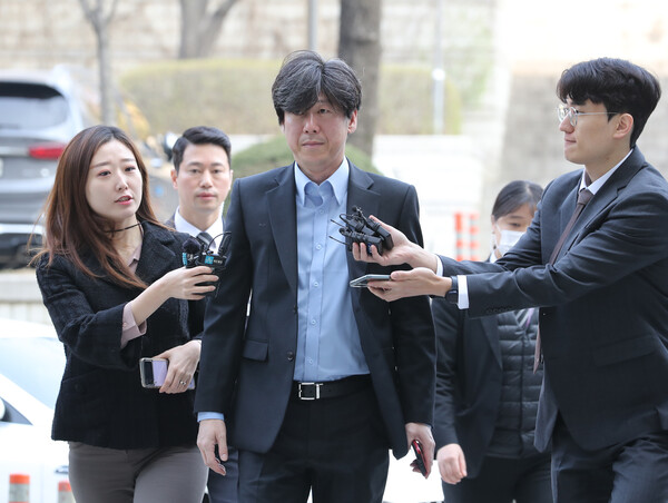 남욱 씨가 3월 31일 오전 서초구 서울중앙지방법원에서 열린 대장동 개발 배임 의혹 관련 속행공판에 출석하고 있다. 2023.3.31. 연합뉴스