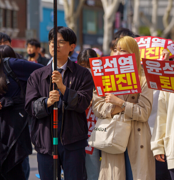 김수형 한국대학생진보연합 상임대표(왼쪽). 사진 양리