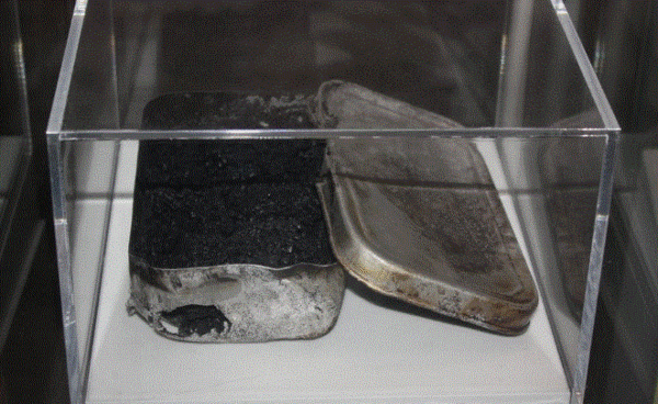 일본 히로시마 원폭 투하 당시 먹지 못한 채로 숯덩어리처럼 굳어버린 도시락밥이 히로시마 평화공원내 원폭자료관에 전시돼 있다. 2016.5.11. 히로시마=연합뉴스 