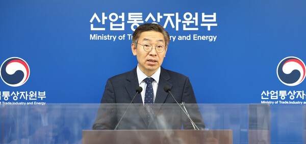 김완기 산업통상자원부 무역투자실장이 1일 오전 세종시 정부세종청사에서 2023년 4월 수출입 동향을 발표하고 있다. 2023.5.1. 연합뉴스