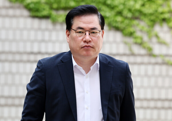 유동규 전 성남도시개발공사 기획본부장이 1일 오전 서초구 서울중앙지방법원에서 열린 대장동 개발 사업 로비·특혜 의혹 관련 1심 속행 공판에 출석하고 있다. 2023.5.1