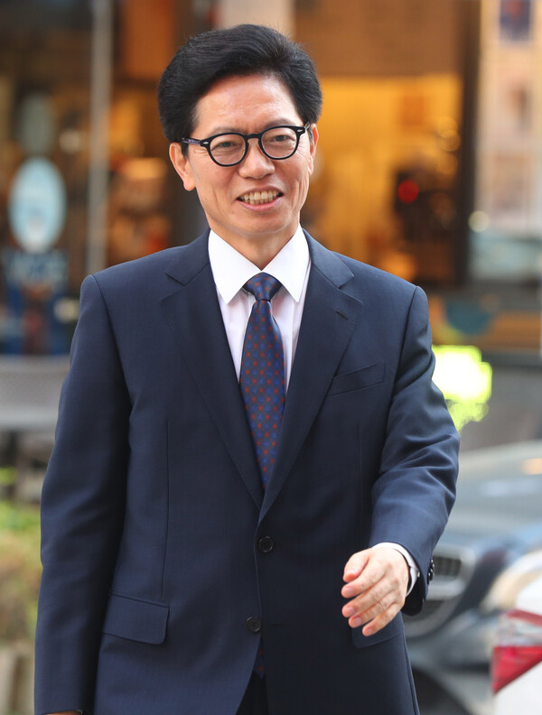 국민의힘 황정근 윤리위원장이 10일 여의도 당사에서 열린 윤리위 전체회의에 참석하고 있다. 2023.5.10 [공동취재] 연합뉴스