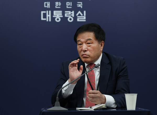 이진복 대통령실 정무수석이 2일 서울 용산 대통령실 청사에서 국민의힘 태영호 최고위원과의 대화 관련 언론보도 등에 관해 해명하고 있다. 2023.5.2. 연합뉴스