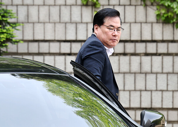 유동규 전 성남도시개발공사 기획본부장이 1일 오전 서초구 서울중앙지방법원에서 열린 대장동 개발 사업 로비·특혜 의혹 관련 1심 속행 공판에 출석하고 있다. 2023.5.1. 연합뉴스