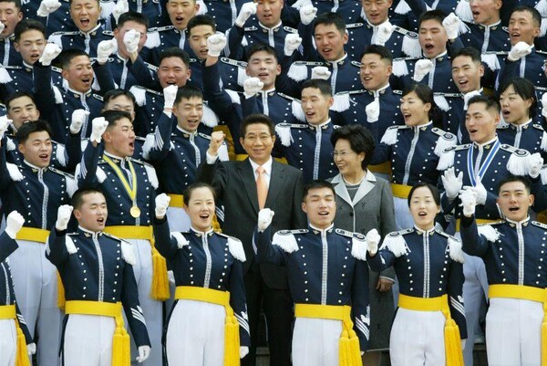 2005년 3월 노무현 대통령은 공군사관학교 제53기 졸업및 임관식에 참석해 