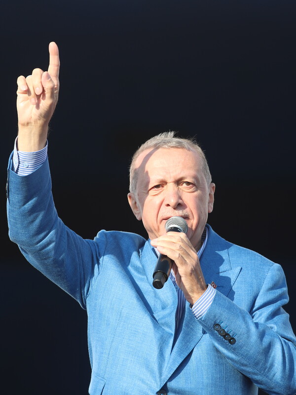 레제프 타이이프 에르도안 튀르키예 대통령이 7일(현지시각) 이스탄불에서 다음달 14일 치러지는 대선을 위해 유세 활동을 하고 있다. 2023.05.08. EPA 연합뉴스