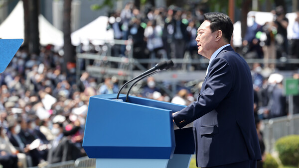 윤석열 대통령이 10일 오전 서울 여의도 국회에서 열린 제20대 대통령 취임식에서 취임사를 하고 있다. 2022.5.10. 연합뉴스