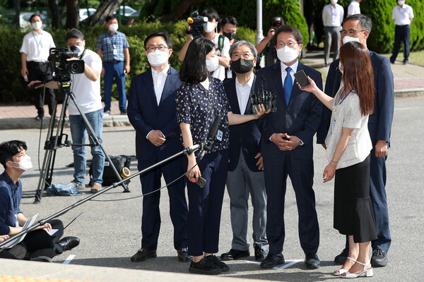 해직교사 부당 특별채용 의혹을 받는 조희연 서울시교육감이 27일 오전 정부과천청사 고위공직자범죄수사처(공수처)에 출석하고 있다. 2021.7.27. 연합뉴스