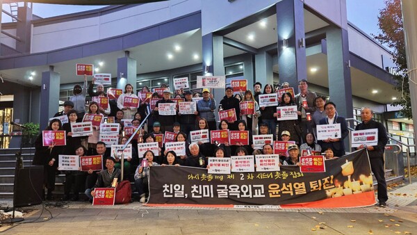 호주 시드니 촛불행동은 20일 웨스트라이드 플라자 앞에서 2차 촛불집회를 열었다. 국외 동포들에 따르면 시드니 외에도 멜번, 브리즈번에서 촛불집회가 열린 가운데, 브리즈번에서는 드류 파블루(Drew Pavlou) 연방 상원의원 후보가 참가해 분신 노동자 고 양회동 열사에 대해 큰 슬픔을 표했다. 2023.5.20. 호주 시드니 촛불행동 제공