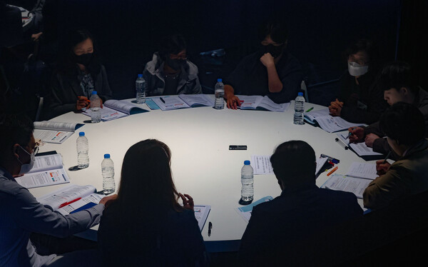 6일 오후 서울 여의도 KBS에서 열린 시민참여단 선거제도 개편 공론조사에서 참여자들이 분임 토의를 하고 있다. 2023.5.6. 연합뉴스