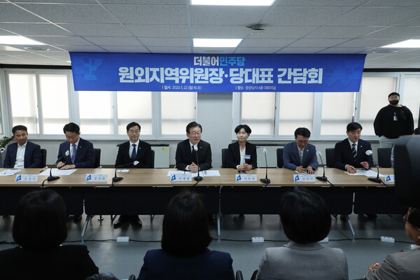 더불어민주당 이재명 대표가 22일 오후 서울 영등포구 더불어민주당 당사에서 열린 원외지역위원장 간담회에서 인사말을 하고 있다. 2023.5.22. 연합뉴스