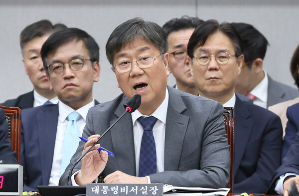 김대기 대통령비서실장이 24일 오후 국회에서 열린 운영위원회 전체회의에서 의원들의 질의에 답변하고 있다. 2023.5.24. 연합뉴스