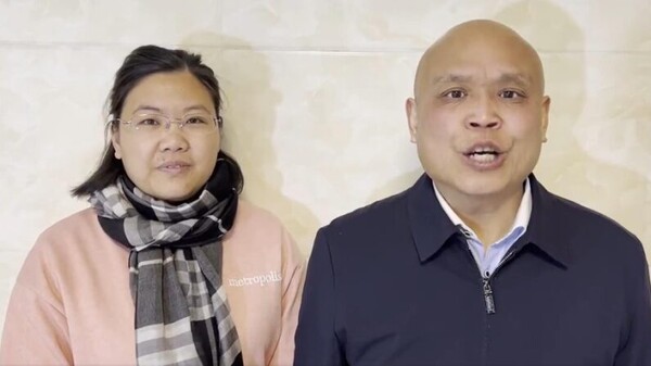 4월 13일 유럽연합 관리들을 만나기 위해 베이징 전철을 타다가 체포당한 인권변호사 위원성(오른쪽)과 부인 쉬옌 변호사.