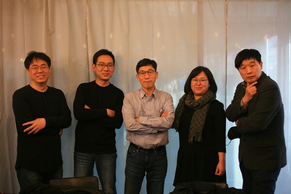 ‘조국흑서’ 필진, 왼쪽부터 김경율, 강양구, 진중권, 권경애, 서민.