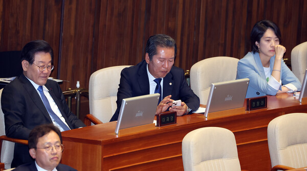 30일 국회 본회의에 민주당 이재명 대표, 정청래 최고위원 등이 참석하고 있다. 2023.5.30. 연합뉴스