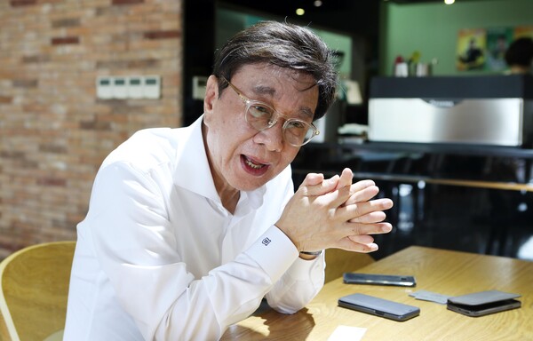 8일 오후 경북 영주시 동양대학교에서 최성해 동양대 총장이 연합뉴스와 만나 조국 법무부 장관 후보자 딸의 표창장 논란과 관련해 입장을 밝히고 있다. 2019.9.8. 연합뉴스