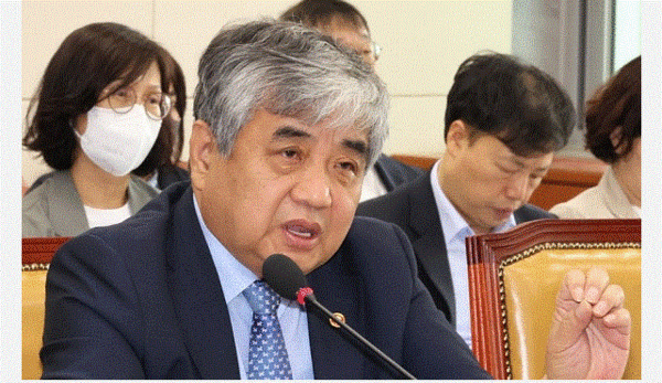 한상혁 방송통신위원장이 지난달 24일 국회 과학기술정보방송통신위원회 전체회의에 참석, 의원 질의에 답변하고 있다. 2023.5.24. 연합뉴스