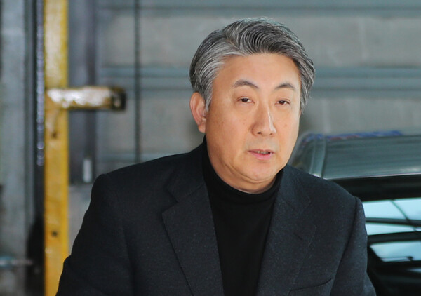 이동관 전 청와대 홍보수석이 7일 오전 서울 강남구 대치동 이명박 전 대통령 사무실로 향하고 있다. 2018.3.7. 연합뉴스