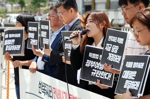 24일 인천시 미추홀구 길가에 주차된 차량에서 전세사기 피해자인 40대 A씨가 숨진 채 발견됐다. 사진은 A씨가 살던 미추홀구 아파트의 모습. 2023.5.24. 연힙뉴스