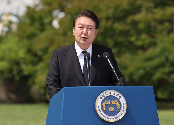 윤석열 대통령이 6일 서울 동작구 국립서울현충원에서 열린 제68회 현충일 추념식에서 추념사를 하고 있다. 2023.6.6. 연합뉴스