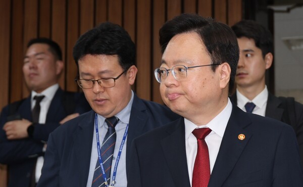 조규홍 보건복지부 장관이 지난달 31일 오후 서울 국회에서 열린 응급의료 긴급대책 당정협의회에 참석하고 있다. 2023.5.31. 연합뉴스.