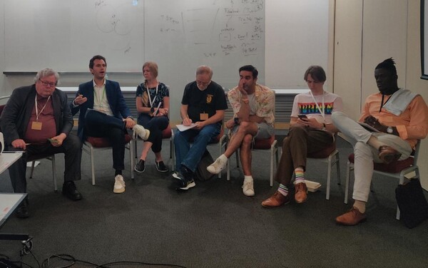 새뮤엘 코골라티 벨기에 의원(왼쪽 두번째)이 11일 인천 송도 컨벤시아에서 열린 세계 녹색당 대회에 참석해 토론하고 있다. 2023.6.11. 녹색당