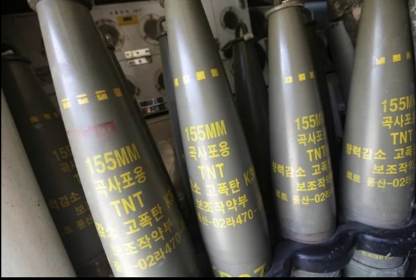 주 북한 러시아 대사관이 지난 9일 페이스북에 게시한 한국산 155㎜ 포탄 사진. 우크라이나 전황을 전하면서 게재한 23장의 사진 중 한 장이다. 2023.6.9. 주북 러시아 대사관 페이스북
