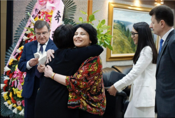 주한 러시아 대사관이 9일 '러시아의 날'을 맞아 서울 정동 대사관에서 국가 리셉션 행사를 진행하고 있다. 왼쪽에 안드레이 쿨릭 대사가 보인다. 주한 대사관은 한국산 155㎜ 포탄 사진을 게시하지 않았다. 2023.6.9. 주한 러시아 대사관 페이스북