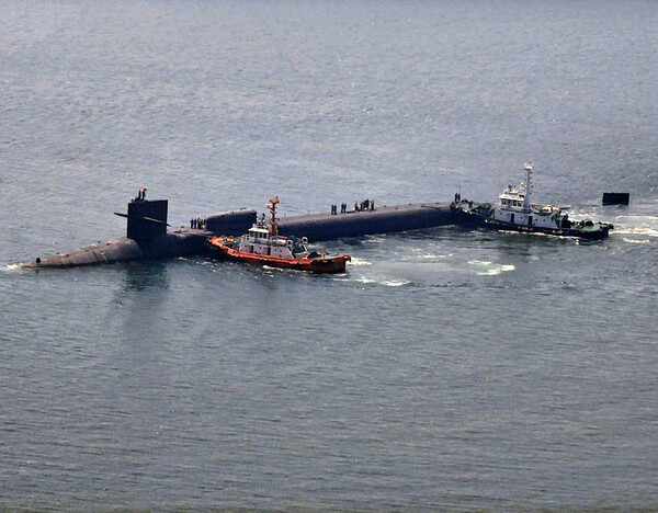 16일 부산 작전기지에 입항하는 미국 해군의 핵순항유도탄잠수함(SSGN) 미시건함. 2023.6.16. 연합뉴스