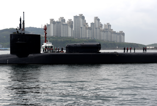 2017년 4월 25일 부산항에 들어온 미국 해군 SSGN 미시건함. 배경의 아파트에서도 관측이 가능할 정도로 공개된 장소다. 2023.4.25. 미국 인도·태평양 사령부 