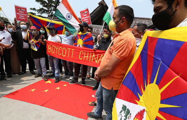 인도서 벌어진 중국산 불매 운동[EPA=연합뉴스]