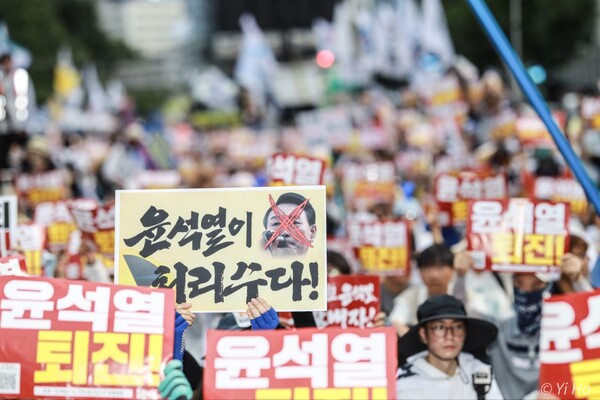 17일 서울시청 일대에서 열린 44차 촛불대행진에 참여한 시민들. 2023.6.17. 사진작가 이호