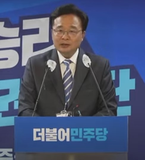 김우영 더불어민주당 전국혁신회의 상임운영위원장이 지난 4일 서울 여의도 더불어민주당 당사에서 열린 출범식에서 발언하고 있다. 2023.6.4. 유튜브 채널 새날 캡처