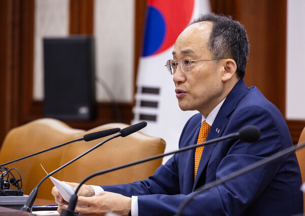 추경호 경제부총리 겸 기획재정부 장관이 21일 오전 서울 종로구 정부서울청사에서 열린 비상 경제 장관회의 겸 수출 투자 대책 회의에 참석해 회의 의제를 설명하고 있다. 2023.6.21. 연합뉴스