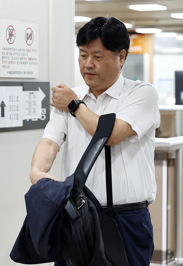 김용 전 민주연구원 부원장이 15일 오전 서초구 서울중앙지방법원에서 열린 1심 속행공판에 출석하고 있다. 2023.6.15. 연합뉴스