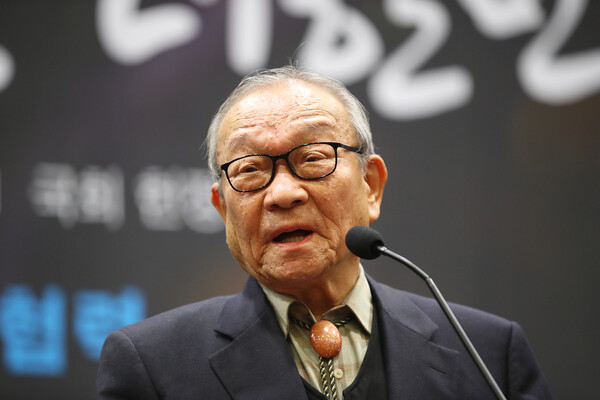 역사학자 강만길 고려대 명예교수가 23일 별세했다. 향년 90. 사진은 2016년 국회 헌정기념관에서 열린 대한민국 바로 세우기 제1차 포럼에서 축사하는 강 교수 모습. 2023.6.23 [연합뉴스 자료사진]