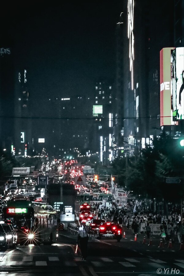 제45차 '윤석열 퇴진! 김건희 특검!' 촛불대행진에 참여한 시민들이 서울시내를 행진하고 있다. 2023.6.24. 사진작가 이호