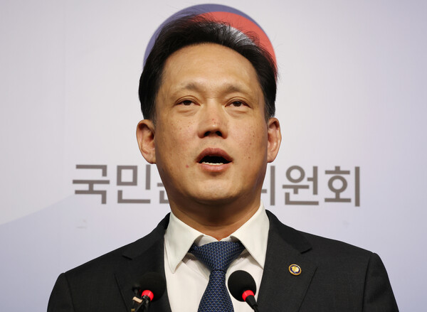 김태규 국민권익위원회 고충처리부위원장이 25일 오전 세종시 정부세종청사에서 장애인 국가유공자 활동 지원 강화방안 제도개선과 관련해 브리핑하고 있다. 2023.4.25. 연합뉴스