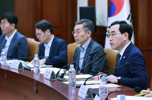 이창양 산업통상자원부 장관이 27일 정부서울청사 영상회의실에서 열린 '제3차 범부처 수출상황점검회의'를 주재하고 있다. 2023.6.27 [산업통상자원부 제공]