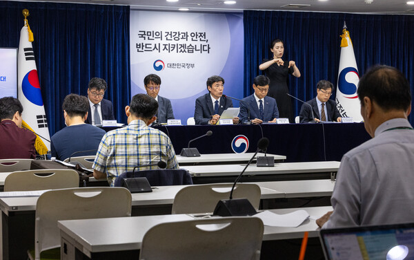 박구연 국무조정실 1차장(가운데)이 29일 오전 서울 종로구 정부서울청사에서 열린 후쿠시마 원전 오염수 방류 관련 정부 대응 일일 브리핑에서 발언하고 있다. 2023.6.29. 연합뉴스