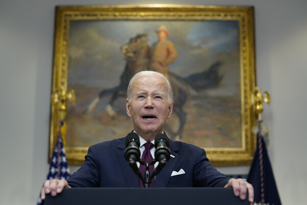 미국 백악관 루스벨트룸에서 소수인종 우대입학 정책(어퍼머티브 액션)에 대한 미국 연방대법원의 위헌 판결에 대해 발언하는 조 바이든 대통령. 2023. 06. 29. AP 연합뉴스