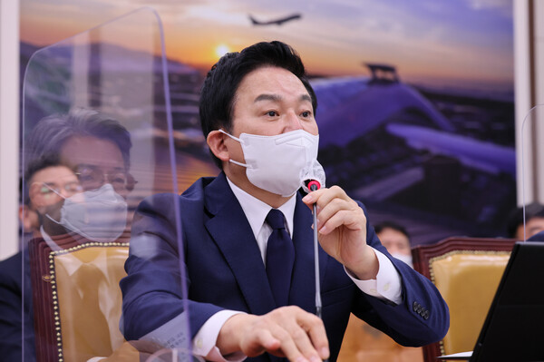 원희룡 국토교통부 장관이 6일 오후 국회 국토교통위원회에서 열린 국정감사에서 의원 질의에 답변하고 있다. 2022.10.6. 연합뉴스