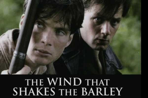 켄 로치 감독의 에서 열연한 데이미언(왼쪽, 킬리언 머피)과 형 테디(패드레익 들러니). © 4.3평화재단