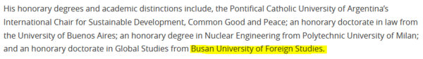  국제원자력기구(IAEA)  홈페이지에는  라파엘 그로시 사무총장이 부산외국어대에서 명예박사 학위를 받은 사실이 언급돼 있다.  IAEA 홈페이지 갈무리
